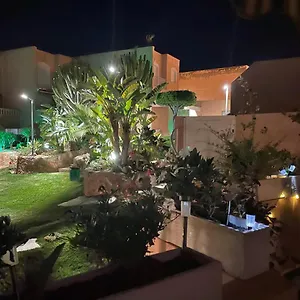 https://casa-adosada-con-piscina-a-5-minutos-de-la-playa.es-andalucia.com